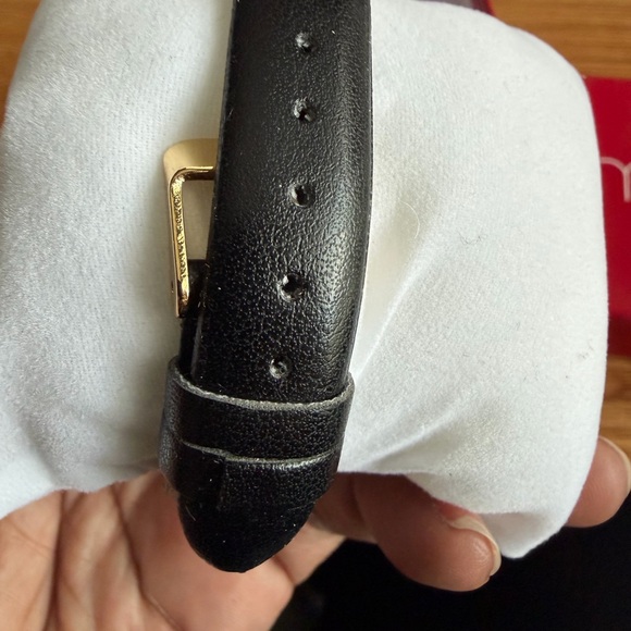 Classic Black Leather Women’s Watch - Picture 4 of 4